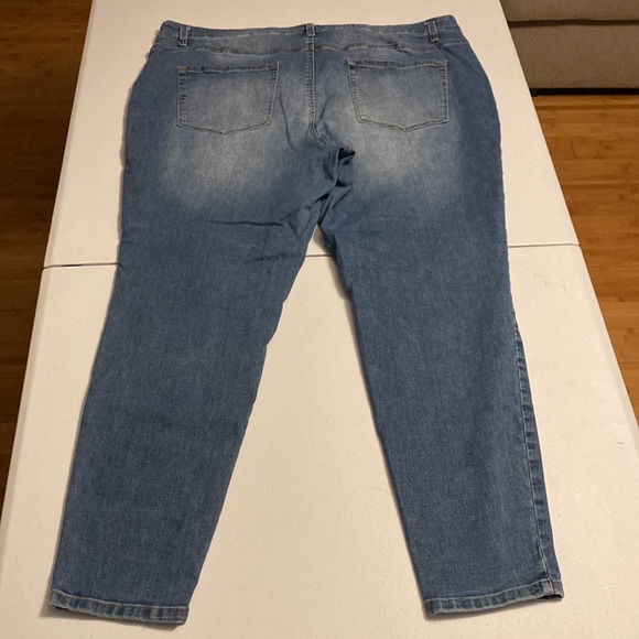 Maurice’s 22w reg - Picture 3 of 4